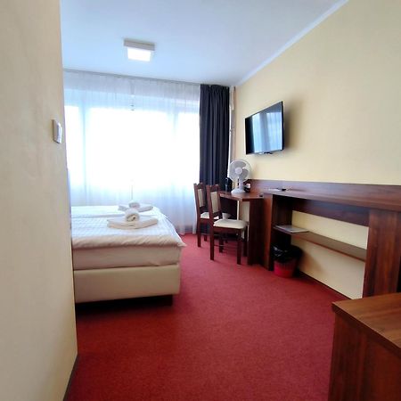Hotel Sill キェルツェ エクステリア 写真