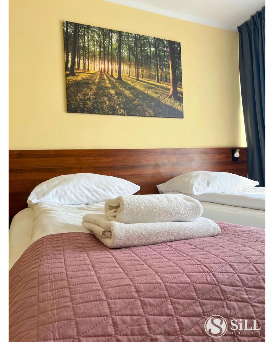 Hotel Sill キェルツェ エクステリア 写真