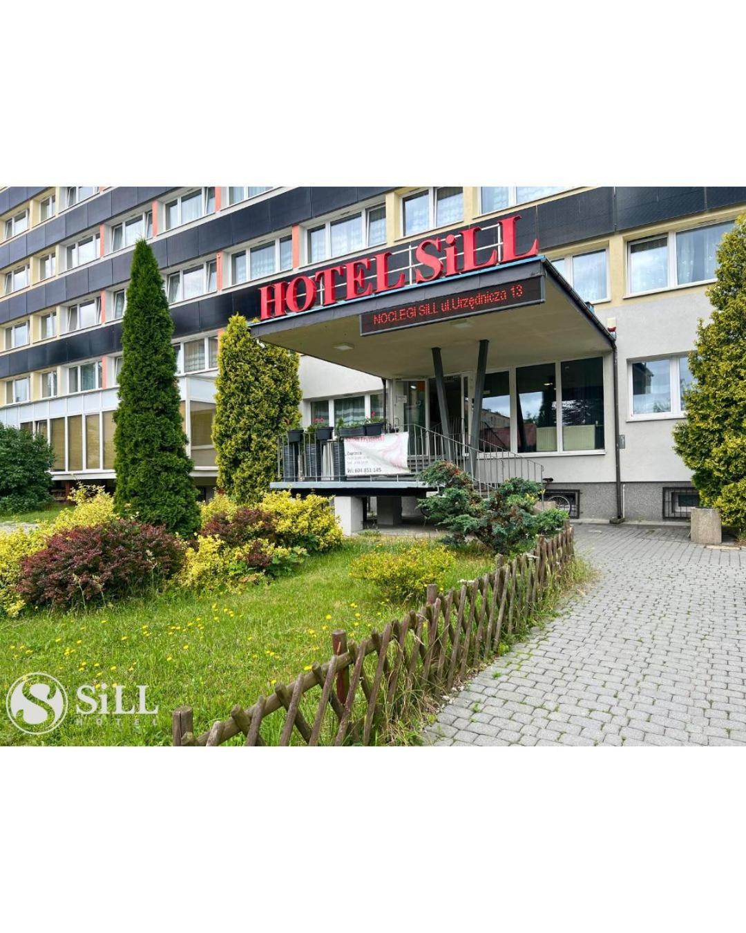 Hotel Sill キェルツェ エクステリア 写真