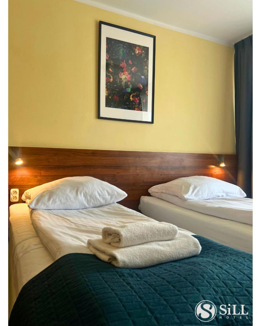 Hotel Sill キェルツェ エクステリア 写真