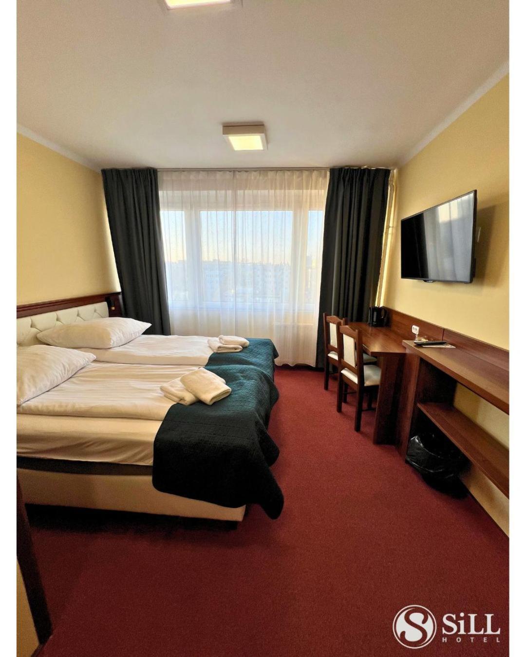 Hotel Sill キェルツェ エクステリア 写真