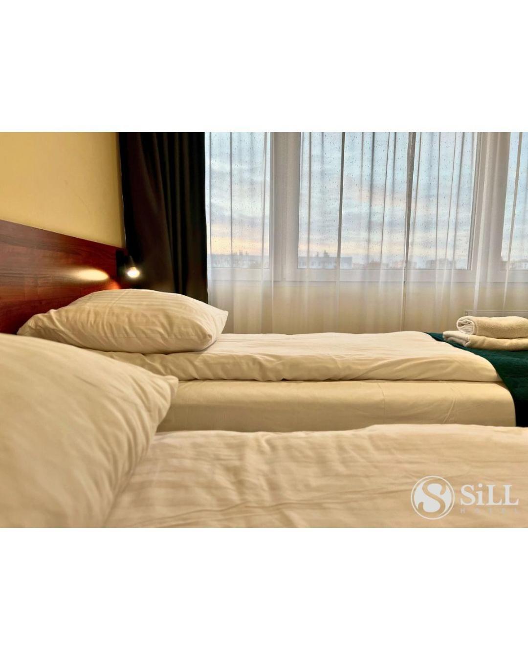 Hotel Sill キェルツェ エクステリア 写真