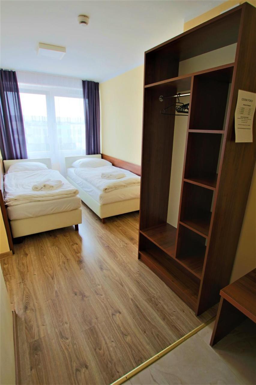 Hotel Sill キェルツェ エクステリア 写真
